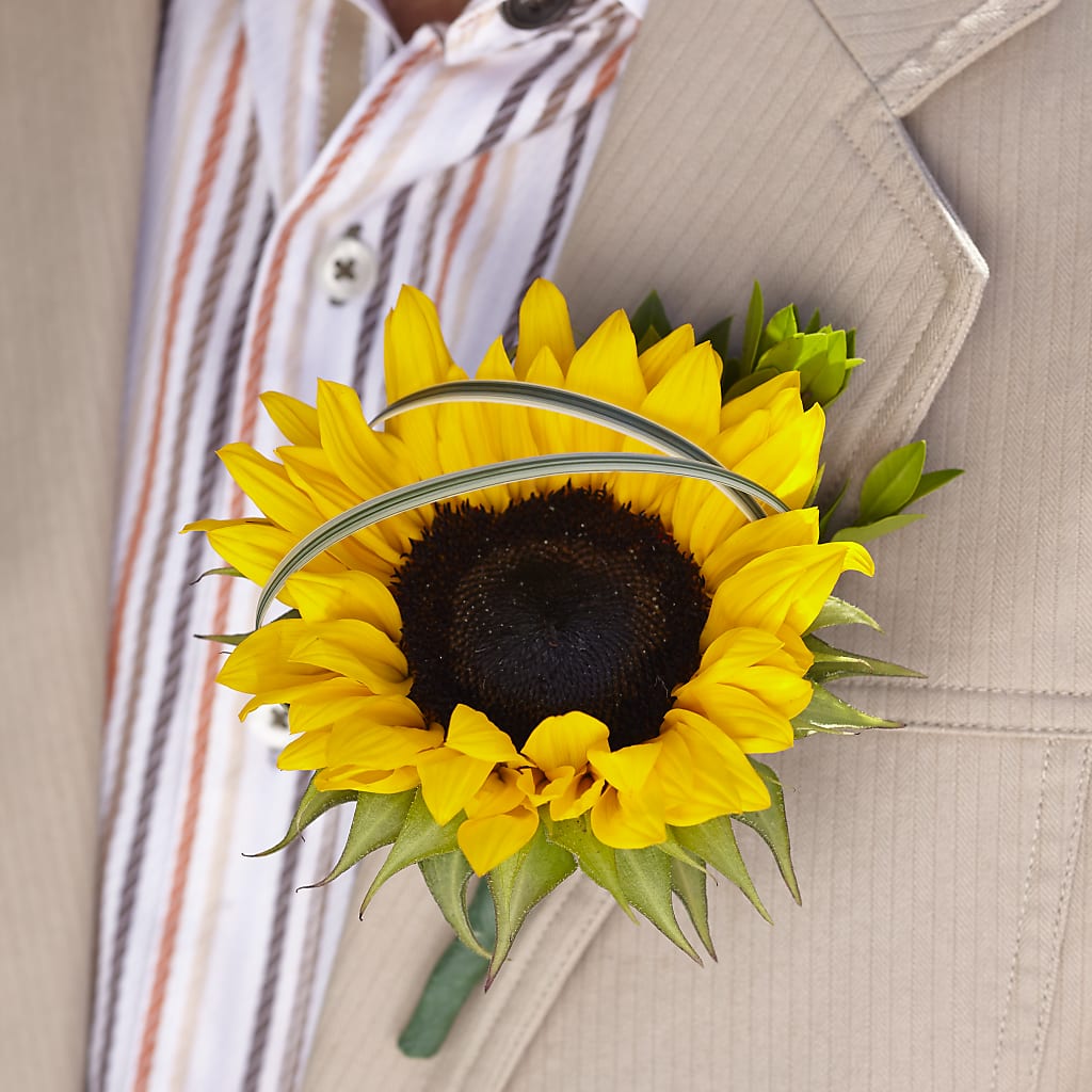 Free Spirit Boutonniere – Petals And Blooms Flowers, Fort Leonard Wood MO